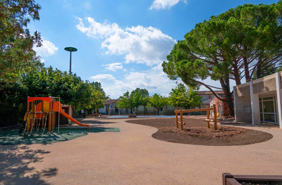 Cours d'école en granulat de marbre 01
