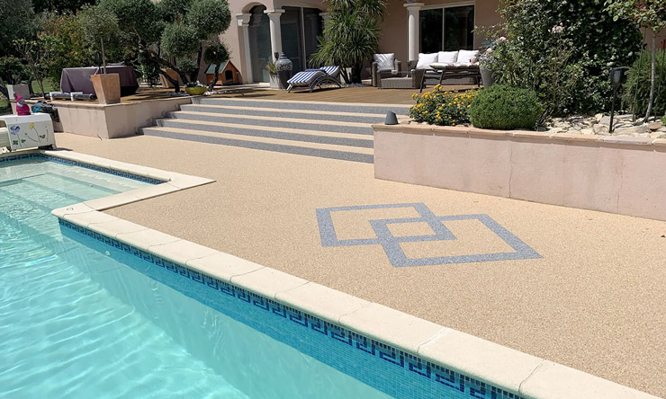 Plage de piscine en granulat de quartz