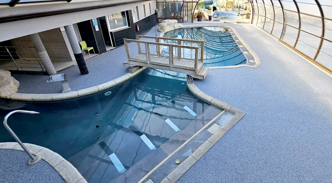 Piscines collectives en granulat de marbre 02