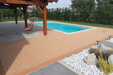 Plage de piscine en granulat de marbre 02