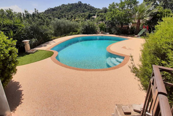 Plage de piscine en granulat de marbre 04