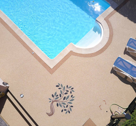Plage de piscine en granulat de marbre 05