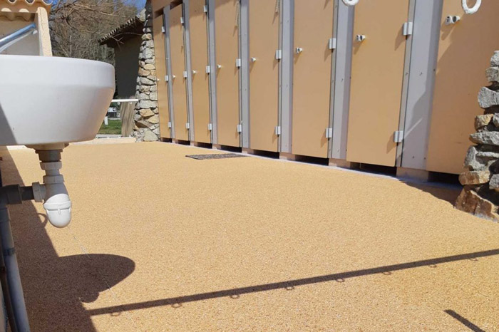Sanitaires de camping en granulat de marbre 01